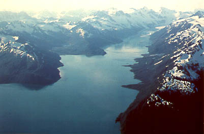 fjord.jpg (25512 bytes)